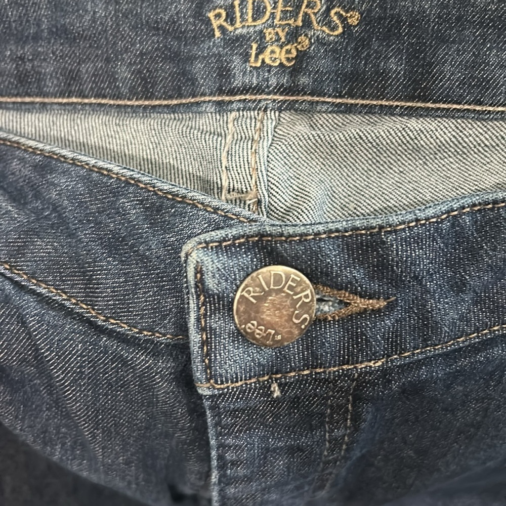 NWOT Lee Riders Women’s Relaxed Straight Leg 18 Petite Blue Denim Jeans - Picture 8 of 10